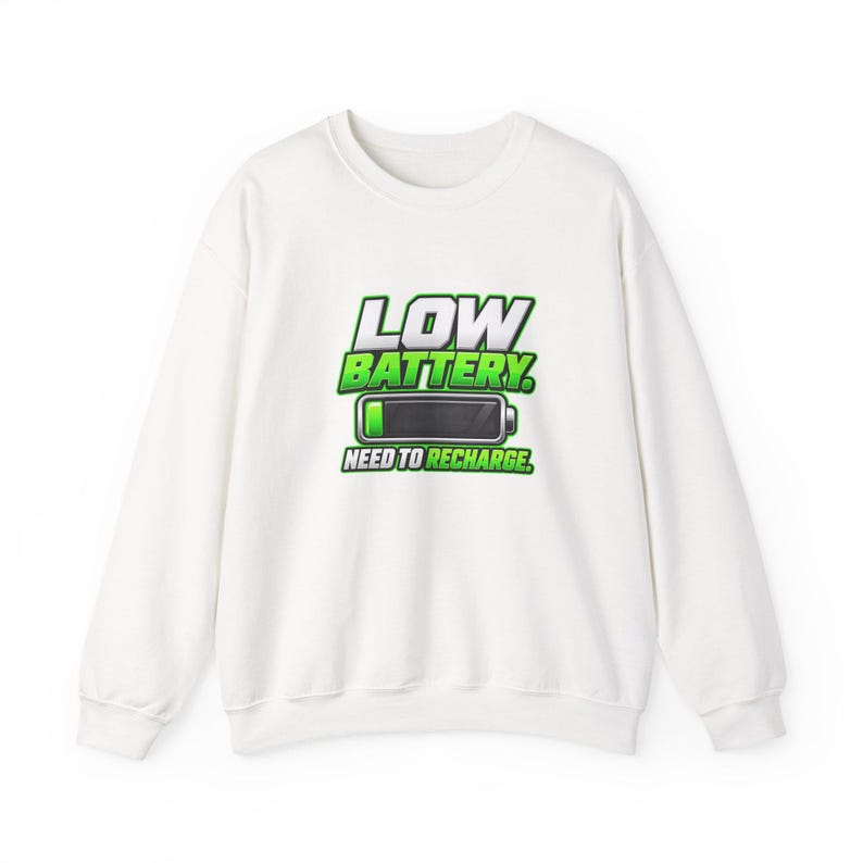 Sudadera con batería baja, divertida sudadera de cuello redondo con estampado de cansancio, regalo para amantes de las siestas que necesitan recargarse. imagen 2