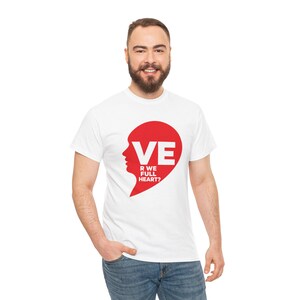 Camiseta de pareja con medio corazón, regalo a juego para San Valentín para él y para ella. imagen 8