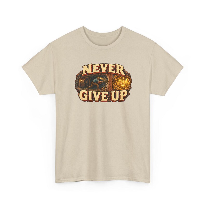 Camiseta "Nunca te rindas", camiseta gráfica motivacional para mineros de oro, camiseta "Sigue cavando y trabajando duro", regalo inspirador para papá o graduado. imagen 5