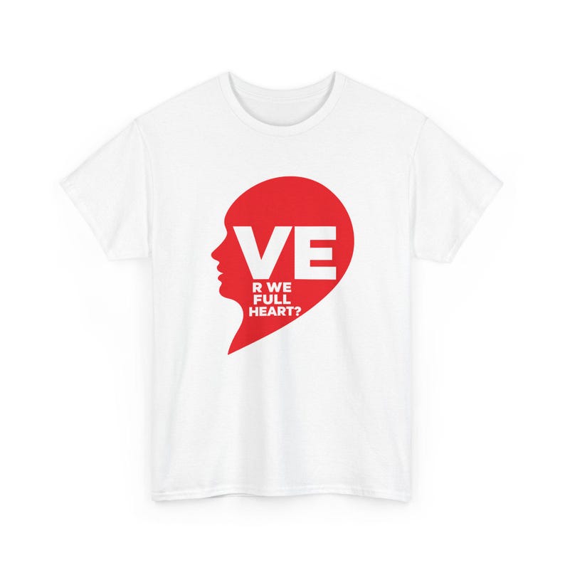 Camiseta de pareja con medio corazón, regalo a juego para San Valentín para él y para ella. imagen 2