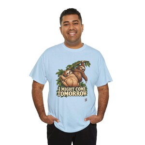 I Might Come Tomorrow Sloth Shirt, Funny Lazy Sloth Couple Tee, Procrastinator Gift imagem 7
