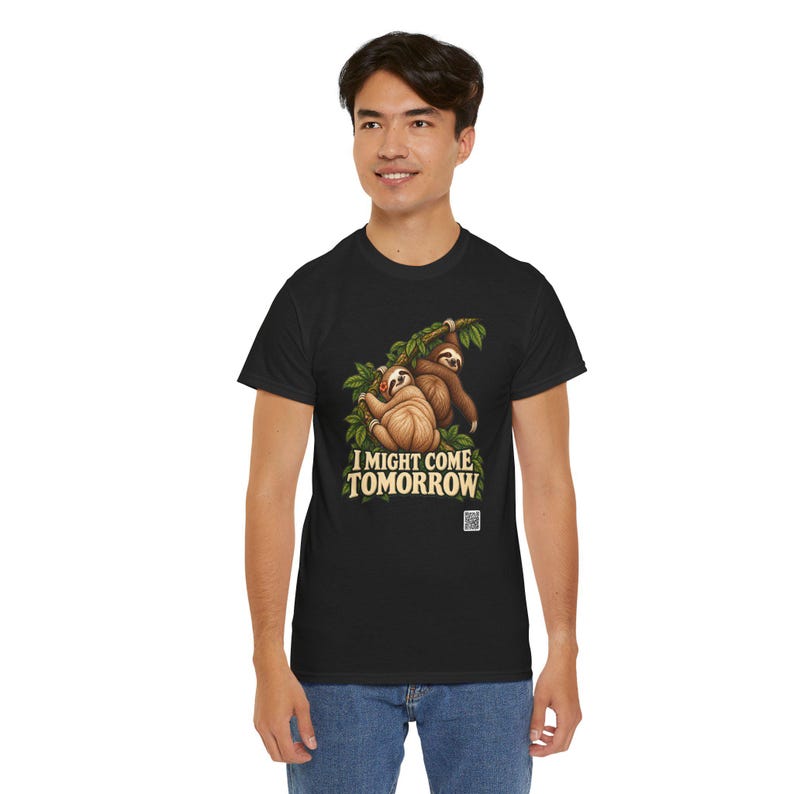 I Might Come Tomorrow Sloth Shirt, Funny Lazy Sloth Couple Tee, Procrastinator Gift imagem 5