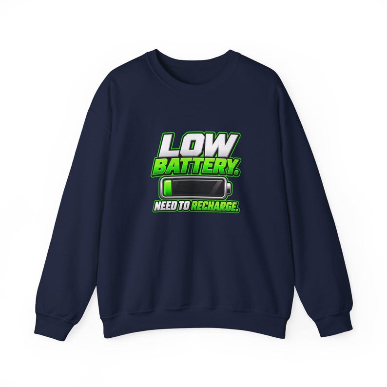 Sudadera con batería baja, divertida sudadera de cuello redondo con estampado de cansancio, regalo para amantes de las siestas que necesitan recargarse. imagen 5