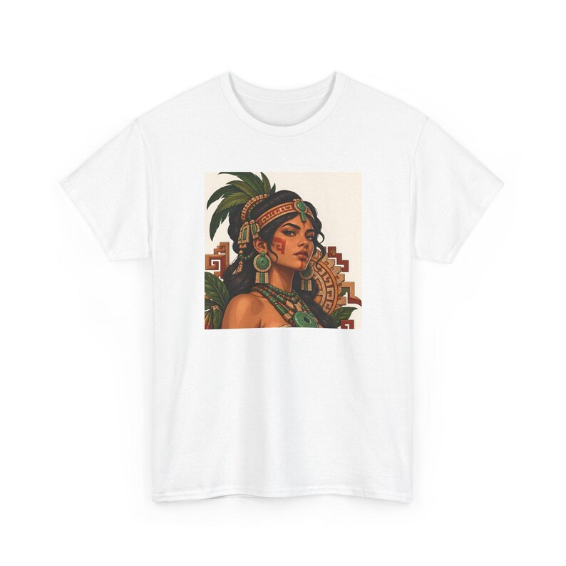 Camiseta con retrato de mujer maya, diadema y pendientes de jade maya, camiseta estampada para mujer, camiseta de herencia latina, regalo de arte mexicano-guatemalteco imagen 2
