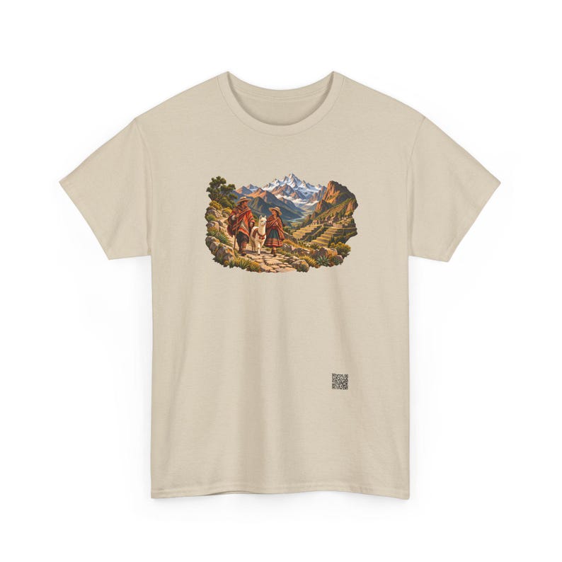 Camiseta de la ruta de senderismo Llama Trek en Perú, camiseta gráfica de senderismo del Camino Inca con la cordillera de los Andes, camiseta de viaje a Machu Picchu, regalo de viaje a Cusco para excursionistas. imagen 4