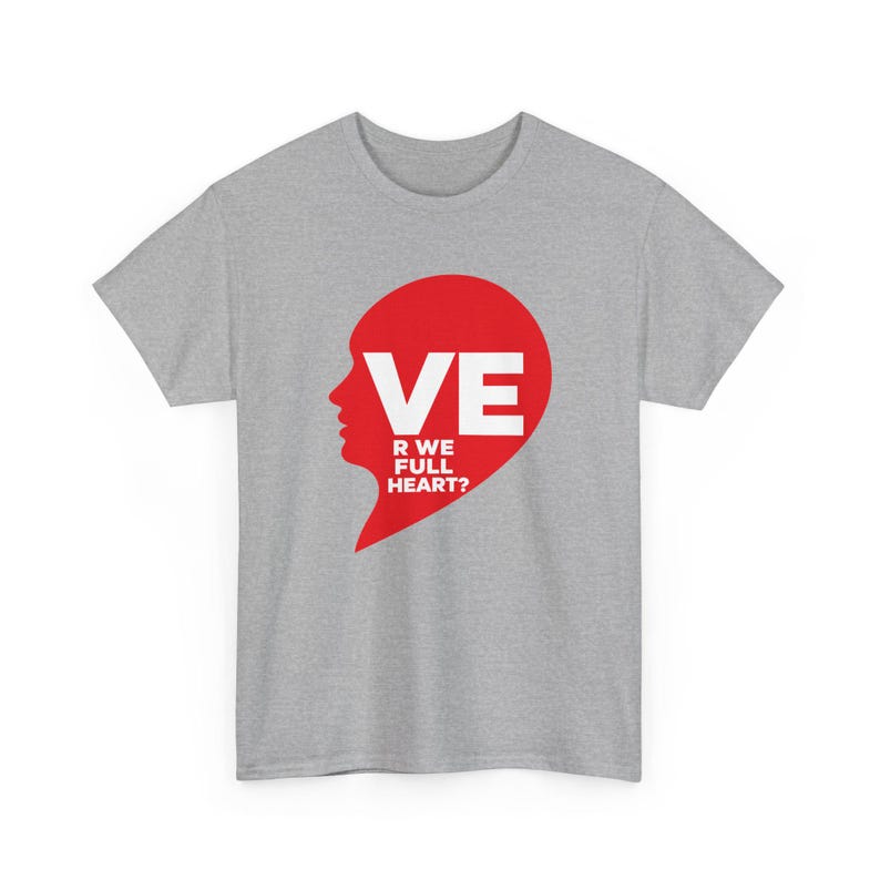 Camiseta de pareja con medio corazón, regalo a juego para San Valentín para él y para ella. imagen 4