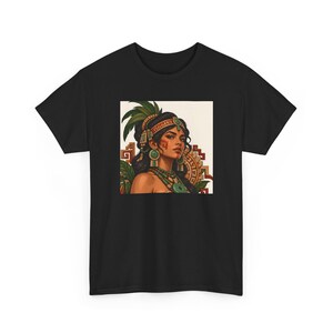 Camiseta con retrato de mujer maya, diadema y pendientes de jade maya, camiseta estampada para mujer, camiseta de herencia latina, regalo de arte mexicano-guatemalteco imagen 10