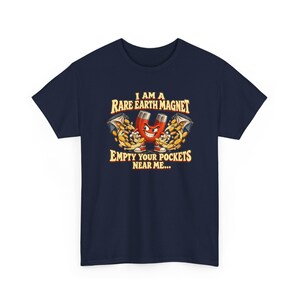 I Am a Rare Earth Magnet T-Shirt, Funny Magnet Pun Graphic Tee, Science Humor Shirt, Empty Your Pockets Gift for Nerd or Geek afbeelding 4