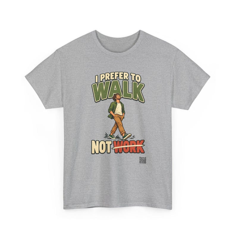 Op de afbeelding: Een grijs gem&ecirc;leerd t-shirt met een afbeelding van een lopend persoon. De tekst erboven luidt I PREFER TO WALK in groene letters, en de tekst eronder luidt NOT WORK in geel en rood, met een lijn door het woord WORK.