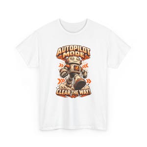 Autopilot Mode Clear the Way T-Shirt, Funny Retro Robot Graphic Tee, Robot Lover Shirt, Tech Humor Gift for Engineer or Gamer, Nerd Tee Bild 2