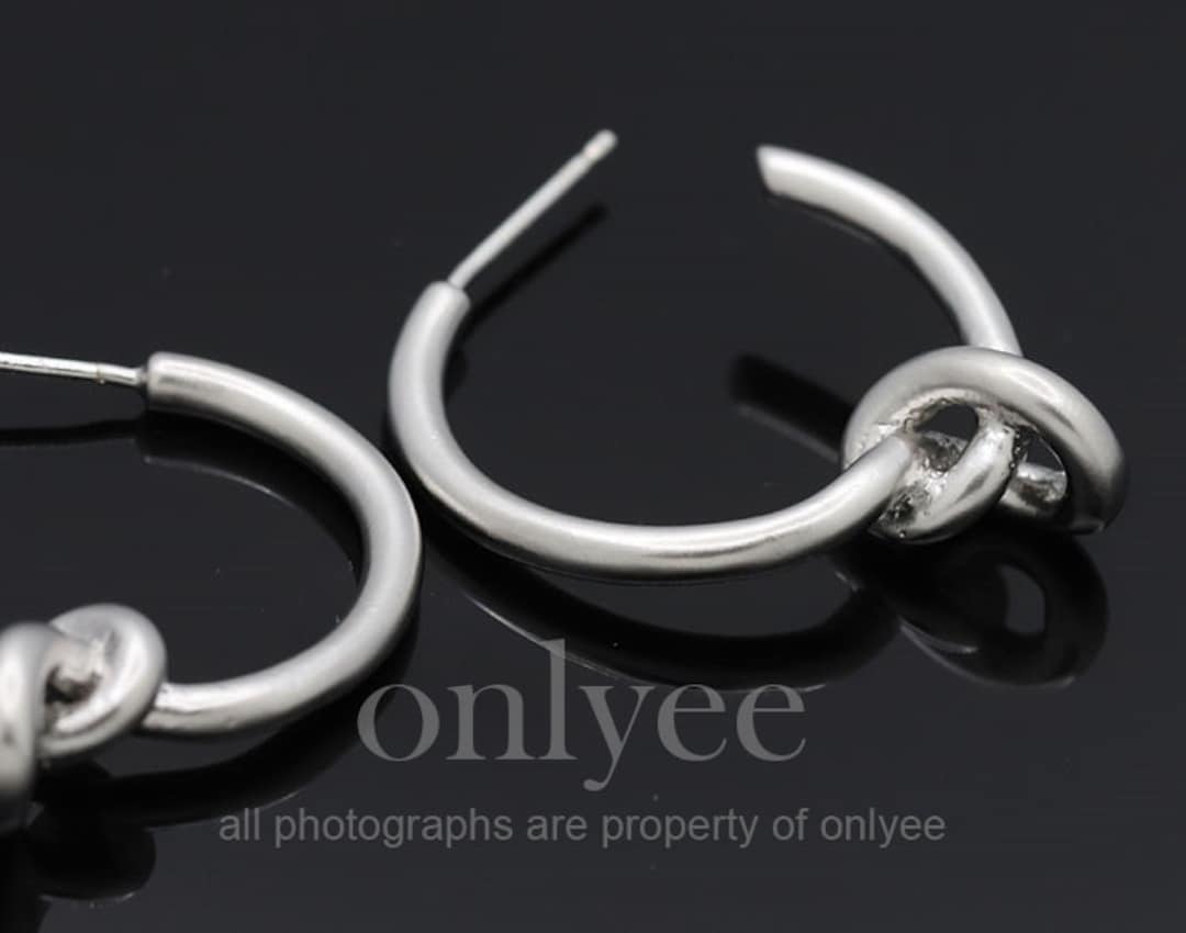 Beebeecraft 1 Boîte De 20 Boucles D'oreilles à Tige Creuses Plaquées Or 18 Carats En Forme De Cœur Avec 20 écrous D'oreille Pour La Fabrication De Bijoux - 0,7 Mm