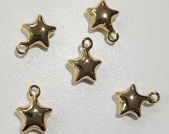 2 stuks - 17 mm x 18 mm kleine sterbedel met connector (gesloten lus) glanzend verguld messing hanger sieraden maken supply- K1622G