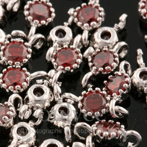2 pz-7mmX3mm ciondolo portafortuna in ottone placcato rodio brillante, fornitura di gioielli, connettore, gennaio-granato (M432S-E)