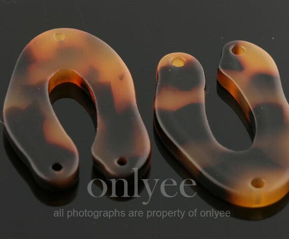 2pcs-26mmx16mm Acetate Pendant Simple Horse Shoe Shape
