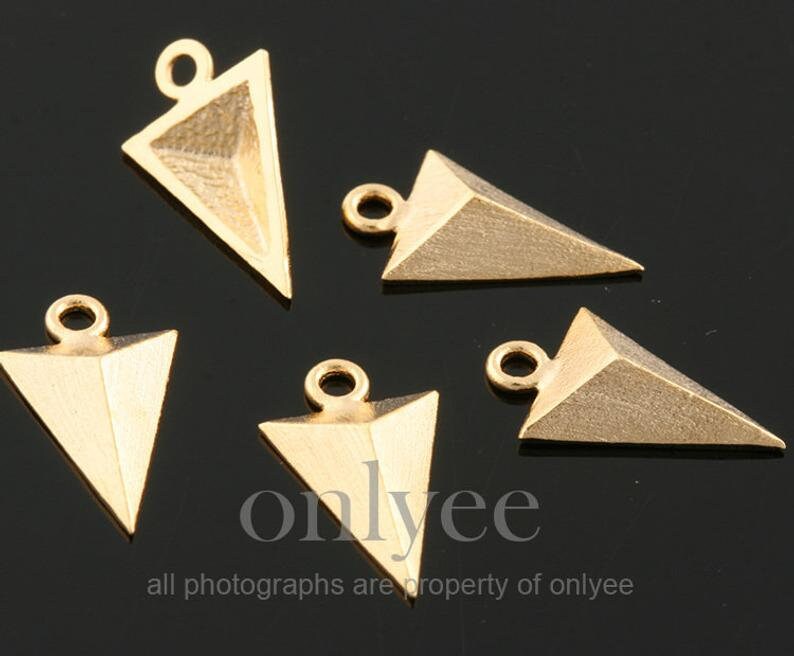 2pcs-12mmX6mm Matte Gold plated over Brass Simple 3D shaped Arrow connector pendant,jewelry pendant,Connector (K1675G)