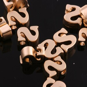 2個-6mmX5mmX3mm マットゴールドメッキ真鍮製 かわいい小文字アルファベット、文字、イニシャルペンダント、パーソナライズジュエリー(K1432G-s)
