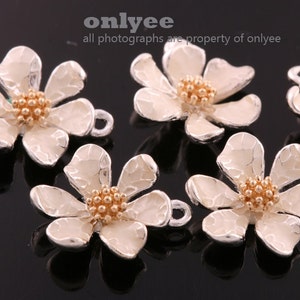 4Pcs 15mmX13mm Silver Plated over Brass Daisy with Ivory Enamel Charms Pendant-IvoryK643S-A image 1