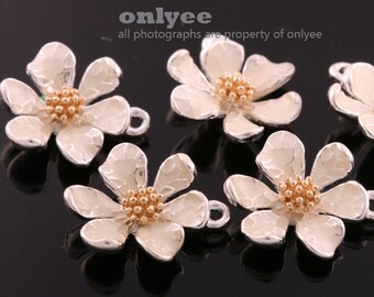 20Pcs -15mmX13mm Silver Plated over Brass Daisy with Ivory Enamel Charms Pendant-Ivory(K643S-A)