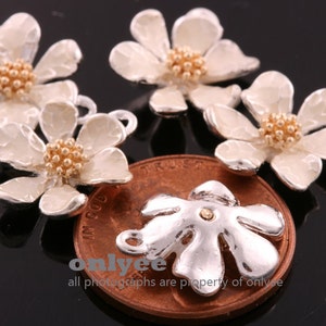 4Pcs 15mmX13mm Silver Plated over Brass Daisy with Ivory Enamel Charms Pendant-IvoryK643S-A image 2