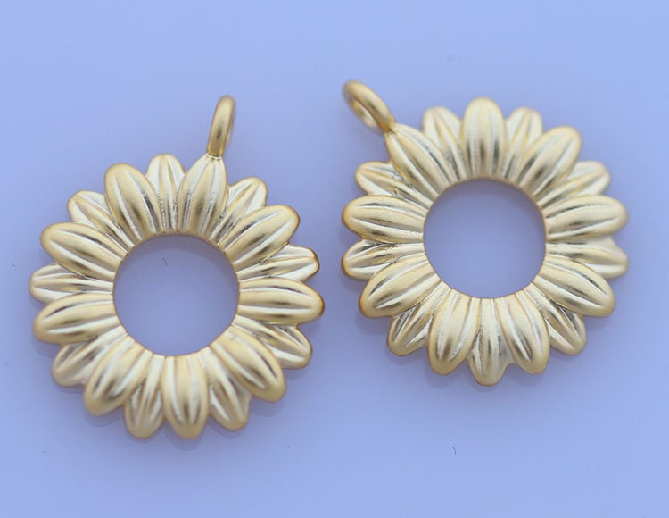 2pcs-14mmx11.5mm Matte Gold Plated Over Brass Small Daisy Flower