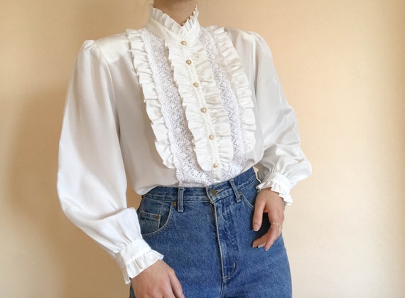 Vintage 70s Victorian long sleeve white ruffle blo