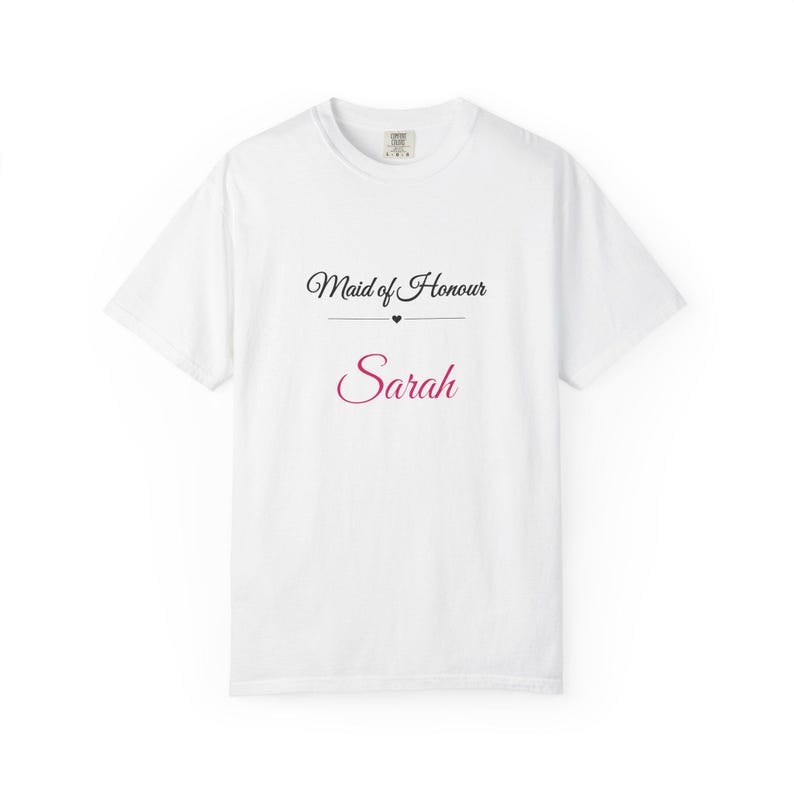 Gepersonaliseerd T-shirt voor de bruidsmeisje, T-shirt met eigen naam voor de bruidsmeisje, elegant T-shirt met sierlijke letters voor het vrijgezellenfeest, cadeau voor de bruidsmeisjes afbeelding 1