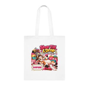 Borsa tote personalizzata "Shop Till I Drop", borsa per la spesa in cotone con nome personalizzato, regalo divertente con capra, regalo per amante dello shopping, regalo per lei immagine 1