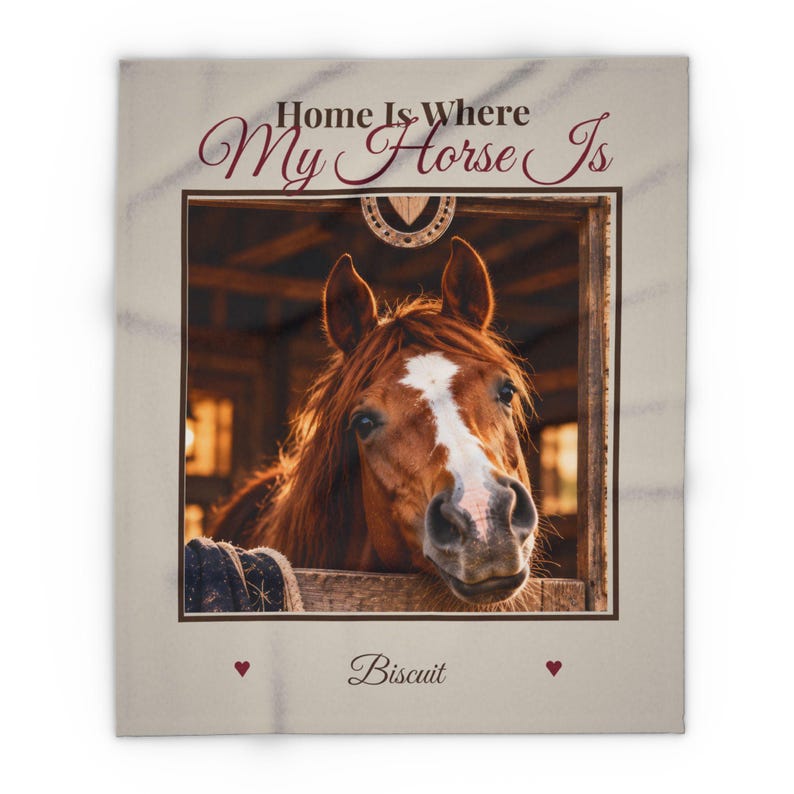 Manta personalizada con foto de caballo, manta polar "El hogar es donde está mi caballo", manta con nombre de caballo personalizado, regalo ecuestre, para dueños de caballos. imagen 1