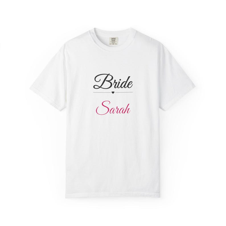 Gepersonaliseerd bruidsshirt, T-shirt met eigen naam voor de bruid, elegant T-shirt met opdruk 'Bride To Be', bruidstop voor vrijgezellenfeest, cadeau voor de toekomstige mevrouw afbeelding 1