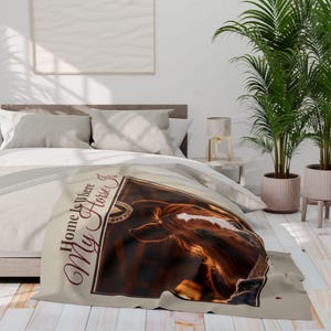 Manta personalizada con foto de caballo, manta polar "El hogar es donde está mi caballo", manta con nombre de caballo personalizado, regalo ecuestre, para dueños de caballos. imagen 5