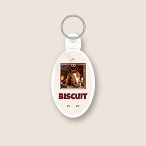 Gepersonaliseerde sleutelhanger met paardenfoto voor AirTag, houder voor AirTag met eigen naam, hoesje voor trackertag, cadeau voor paardensporters, cadeau voor paardenliefhebbers afbeelding 1
