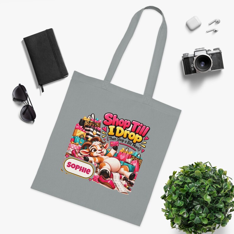 Borsa tote personalizzata "Shop Till I Drop", borsa per la spesa in cotone con nome personalizzato, regalo divertente con capra, regalo per amante dello shopping, regalo per lei immagine 8