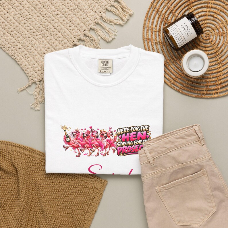 T-shirt personnalisé « Ici pour la future mariée qui reste pour le Prosecco », T-shirts personnalisés pour enterrement de vie de jeune fille, T-shirt flamant rose pour enterrement de vie de jeune fille image 4