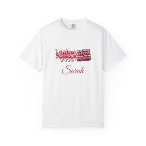 T-shirt personnalisé « Ici pour la future mariée qui reste pour le Prosecco », T-shirts personnalisés pour enterrement de vie de jeune fille, T-shirt flamant rose pour enterrement de vie de jeune fille image 1