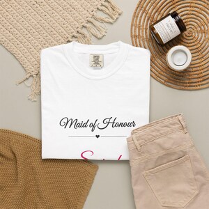 Gepersonaliseerd T-shirt voor de bruidsmeisje, T-shirt met eigen naam voor de bruidsmeisje, elegant T-shirt met sierlijke letters voor het vrijgezellenfeest, cadeau voor de bruidsmeisjes afbeelding 4
