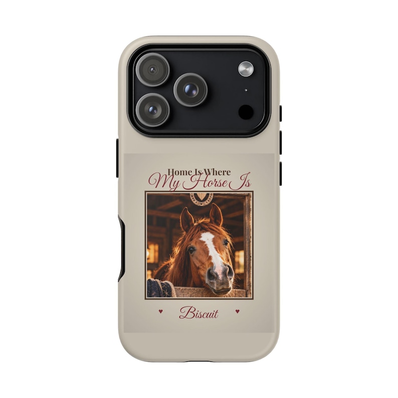 Custodia per telefono personalizzata con foto di cavallo, resistente per iPhone e Samsung, "Casa è dove c'è il mio cavallo", nome del cavallo personalizzato, regalo per appassionati di equitazione. immagine 2