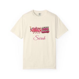 T-shirt personnalisé « Ici pour la future mariée qui reste pour le Prosecco », T-shirts personnalisés pour enterrement de vie de jeune fille, T-shirt flamant rose pour enterrement de vie de jeune fille image 5