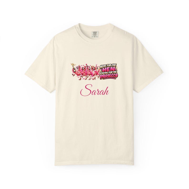 T-shirt personnalisé « Ici pour la future mariée qui reste pour le Prosecco », T-shirts personnalisés pour enterrement de vie de jeune fille, T-shirt flamant rose pour enterrement de vie de jeune fille image 5