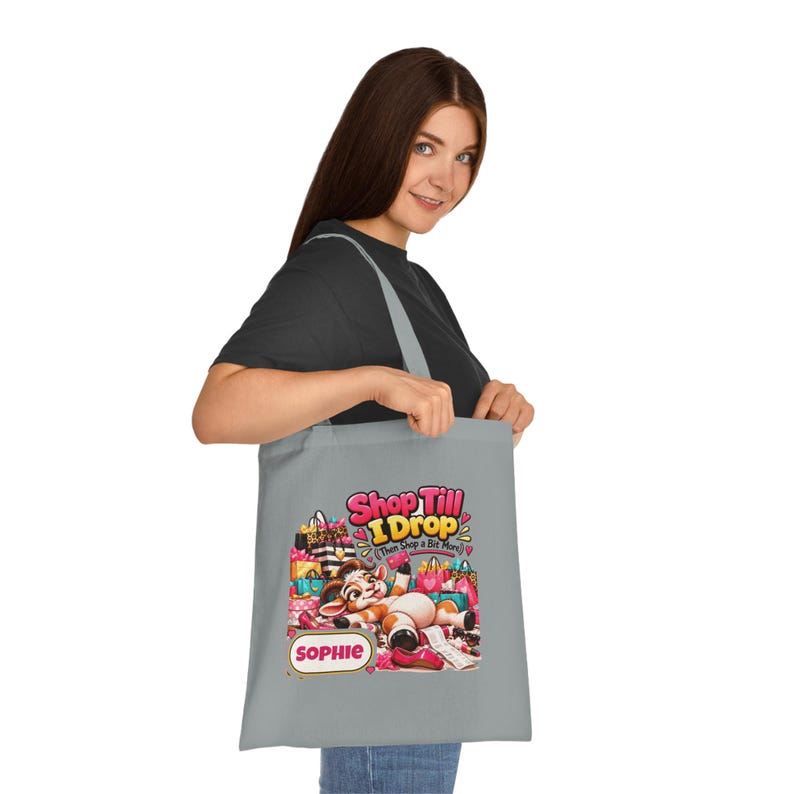 Borsa tote personalizzata "Shop Till I Drop", borsa per la spesa in cotone con nome personalizzato, regalo divertente con capra, regalo per amante dello shopping, regalo per lei immagine 5