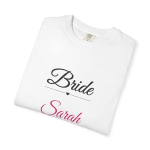 Gepersonaliseerd bruidsshirt, T-shirt met eigen naam voor de bruid, elegant T-shirt met opdruk 'Bride To Be', bruidstop voor vrijgezellenfeest, cadeau voor de toekomstige mevrouw afbeelding 3