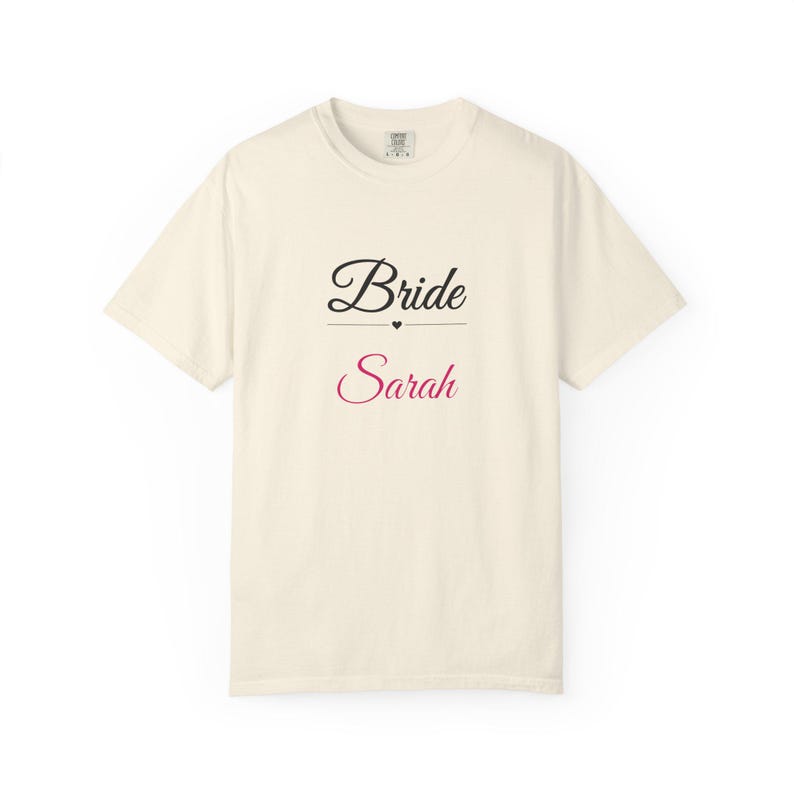Gepersonaliseerd bruidsshirt, T-shirt met eigen naam voor de bruid, elegant T-shirt met opdruk 'Bride To Be', bruidstop voor vrijgezellenfeest, cadeau voor de toekomstige mevrouw afbeelding 5