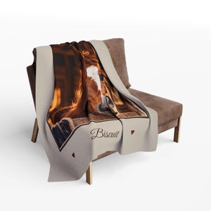 Manta personalizada con foto de caballo, manta polar "El hogar es donde está mi caballo", manta con nombre de caballo personalizado, regalo ecuestre, para dueños de caballos. imagen 4