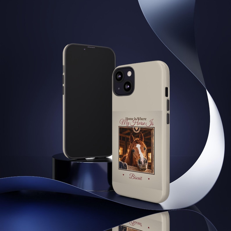 Custodia per telefono personalizzata con foto di cavallo, resistente per iPhone e Samsung, "Casa è dove c'è il mio cavallo", nome del cavallo personalizzato, regalo per appassionati di equitazione. immagine 6