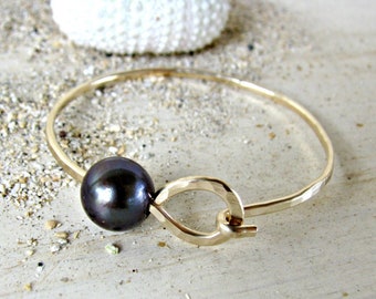 Childrens Black Pearl Bangle, CHILD SIZE Black Pearl Bracelet, Keiki Pearl Bangle, Kids Bangle, Kids Bracelet, Peacock Pearl Bangle