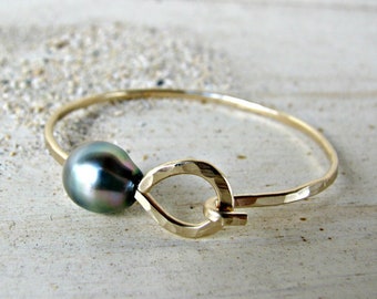 Tahitian Pearl Gold Bangle, Gold Bracelet, Tahitian Pearl Bracelet, Pearl Bangle Bracelet, Hammered Gold Bangle, Wedding Bracelet