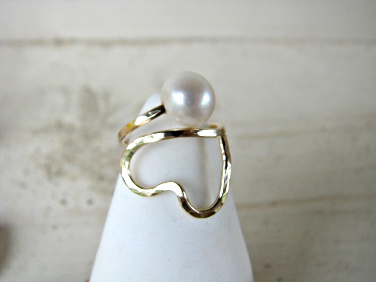 Pink Pearl Heart Ring Adjustable Ring Hammered Gold Ring Heart Pearl Ring Bridesmaid Gift Gift For Her Gold Heart Ring