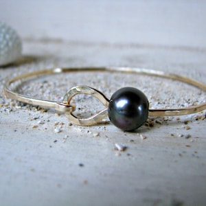 Black Pearl Bangle, Black Pearl Bracelet, Peacock Pearl Bangle, Hawaii Pearl Bangle, Hammered Gold Bangle, Large Black Pearls image 1