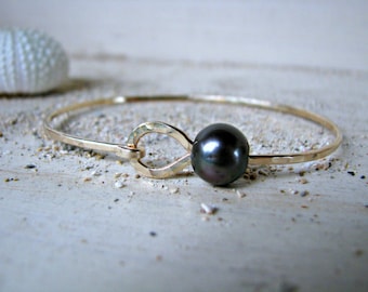 Single black pearl bracelet deals