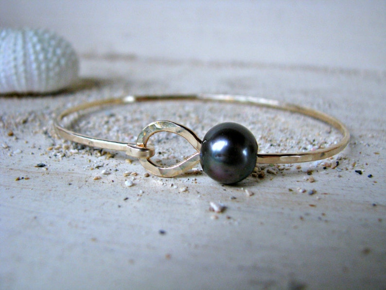 Black Pearl Bangle, Black Pearl Bracelet, Peacock Pearl Bangle, Hawaii Pearl Bangle, Hammered Gold Bangle, Large Black Pearls image 1