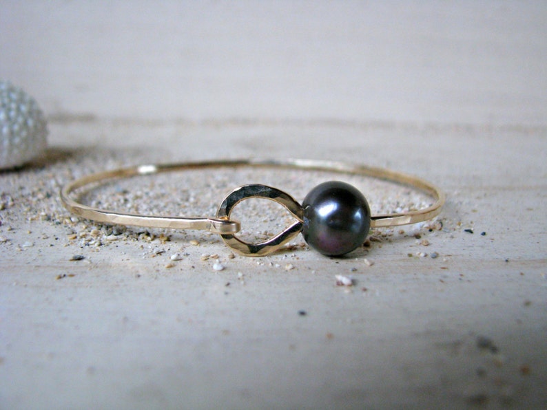 Black Pearl Bangle, Black Pearl Bracelet, Peacock Pearl Bangle, Hawaii Pearl Bangle, Hammered Gold Bangle, Large Black Pearls image 4